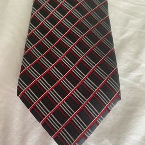 🎁Geoffrey Beene Red and Black Geometric Men’s Tie